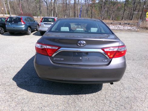 Used 2015 Toyota Camry LE image 6