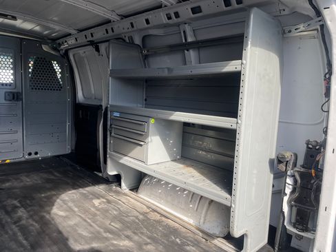 Used 2017 GMC Savana 2500 image 9