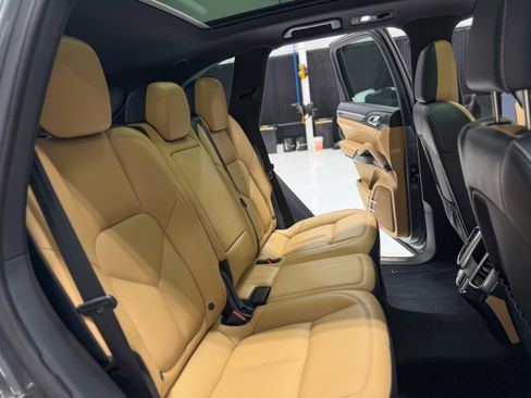 Used 2018 Porsche Cayenne S image 22