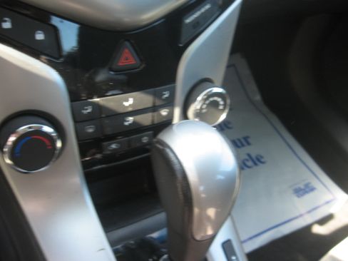 Used 2014 Chevrolet Cruze LT image 12