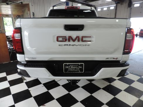 Used 2024 GMC Canyon AT4 image 18