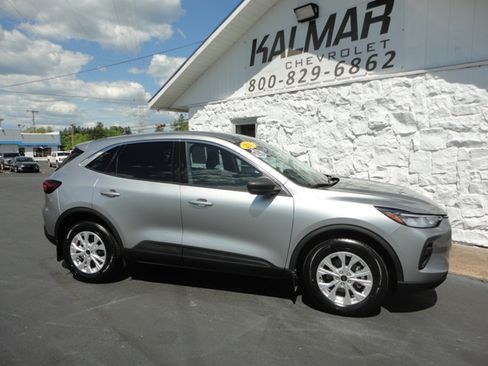 Used 2023 Ford Escape AWD Active image 3