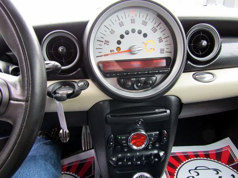 Used 2011 MINI Cooper S image 18