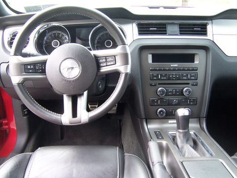 Used 2013 Ford Mustang GT Premium RWD image 14