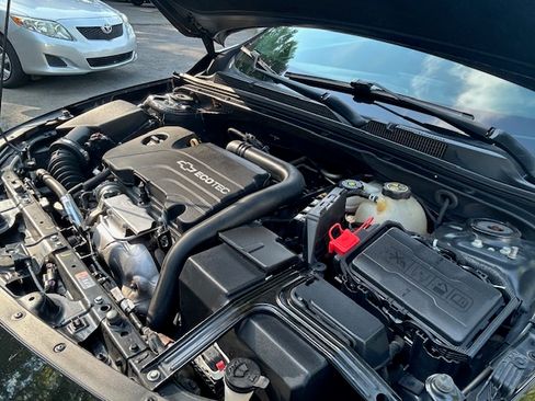 Used 2016 Chevrolet Malibu LT FWD image 30