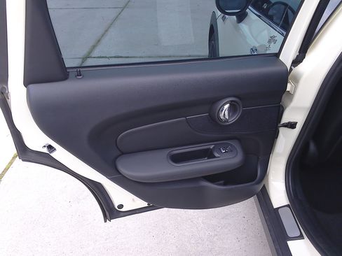 Used 2017 MINI Cooper Clubman image 10