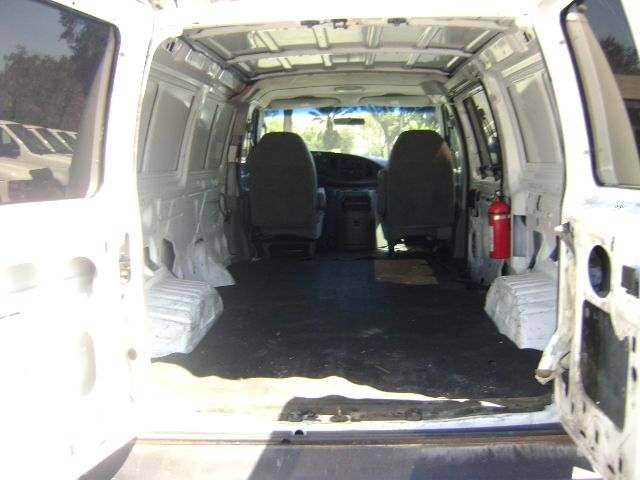 Used 2005 Ford E-250 and Econoline 250 UNAVAIL RWD image 18
