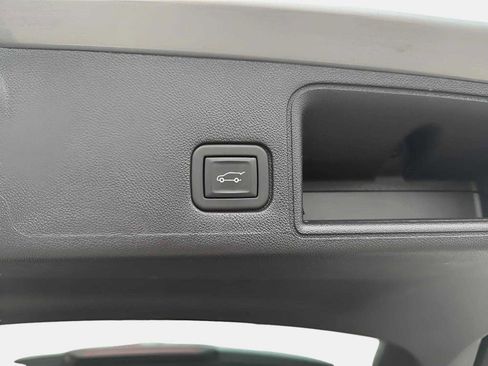 Used 2024 GMC Terrain SLT image 18