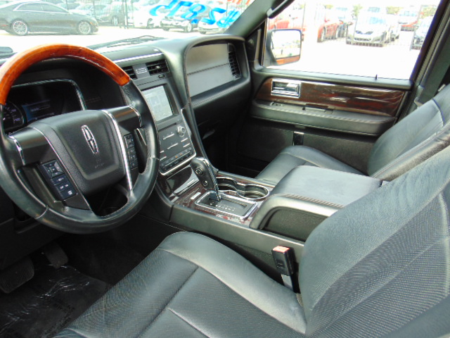 Used 2017 Lincoln Navigator L 4WD Reserve image 13