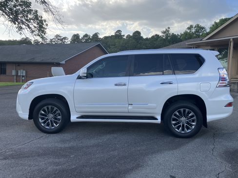 Used 2015 Lexus GX 460 Luxury AWD/4WD image 2