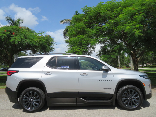 Used 2022 Chevrolet Traverse FWD RS image 10