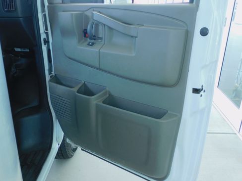 Used 2022 Chevrolet Express 3500 UNAVAIL RWD image 21
