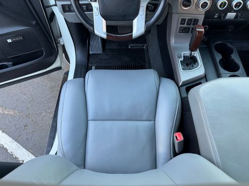 Used 2014 Toyota Sequoia Platinum image 19