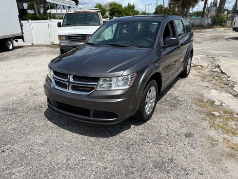Used 2015 Dodge Journey FWD image 1