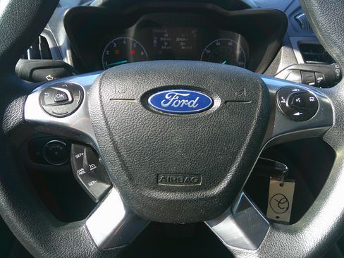 Used 2021 Ford Transit Connect XLT image 17