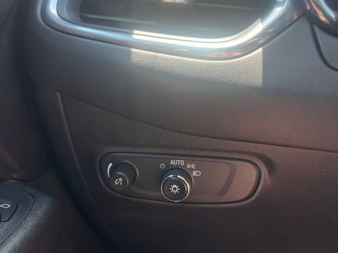 Used 2020 Chevrolet Equinox LT image 9