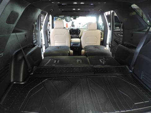 Used 2023 Chevrolet Traverse Premier image 30