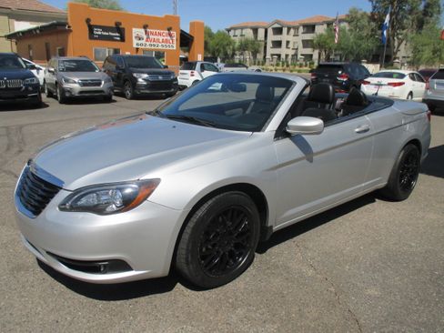Used 2012 Chrysler 200 S Convertible FWD image 20
