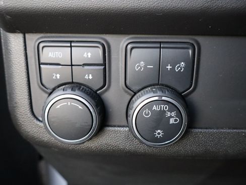 Used 2021 Chevrolet Suburban Premier image 34