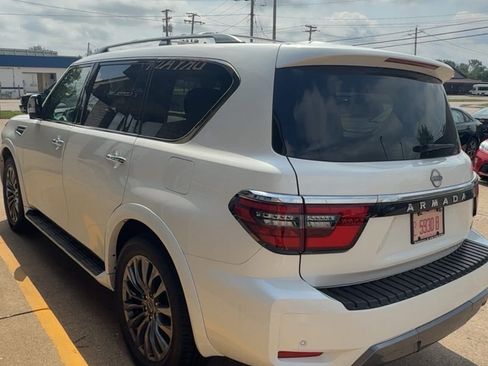 Used 2024 Nissan Armada Platinum image 4
