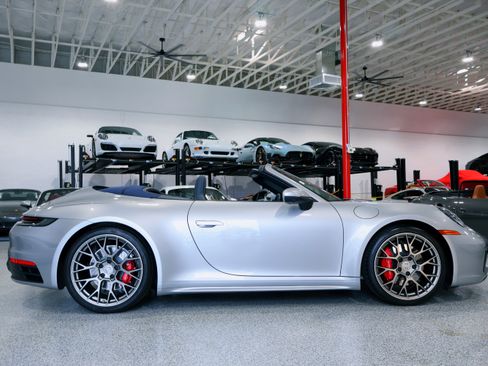 Used 2020 Porsche 911 Carrera 4S Cabriolet AWD/4WD image 17