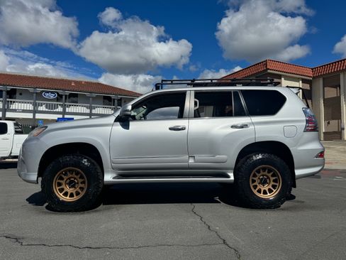 Used 2014 Lexus GX 460 image 3