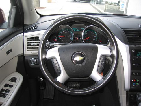 Used 2011 Chevrolet Traverse LTZ image 12