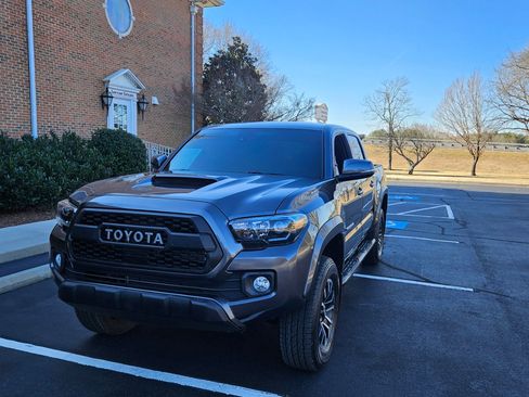 Used 2021 Toyota Tacoma image 1