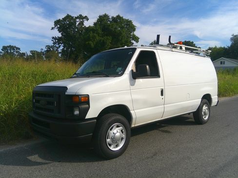 Used 2014 Ford E-150 and Econoline 150 XL image 1