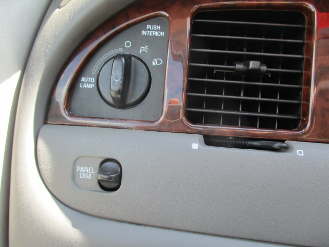 Used 2000 Lincoln Town Car Signature RWD image 35