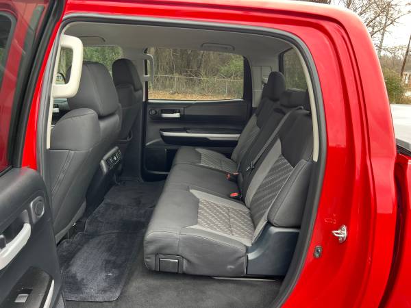 Used 2018 Toyota Tundra SR5 AWD/4WD image 15