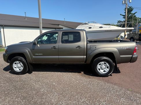 Used 2010 Toyota Tacoma 2WD Double Cab PreRunner image 1