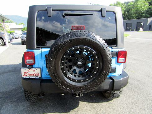Used 2018 Jeep Wrangler JK 4WD Unlimited Sport image 7