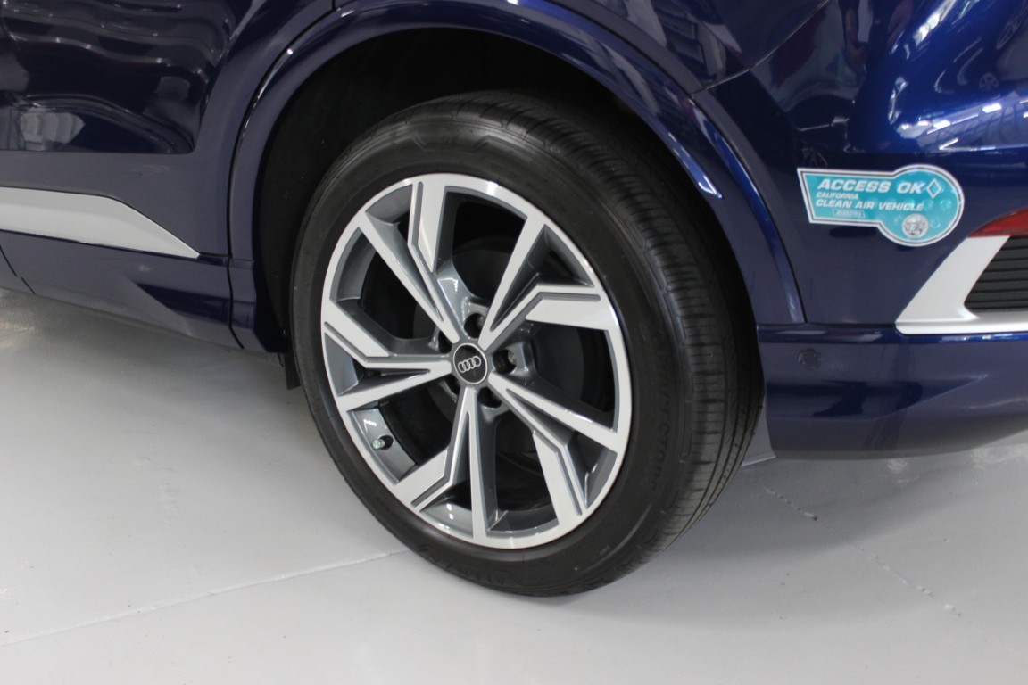 Used 2024 Audi Q4 e-tron quattro Premium Plus Sportback AWD/4WD image 11
