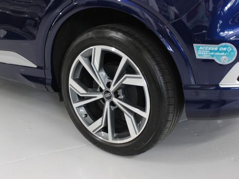 Used 2024 Audi Q4 e-tron quattro Premium Plus Sportback AWD/4WD image 11
