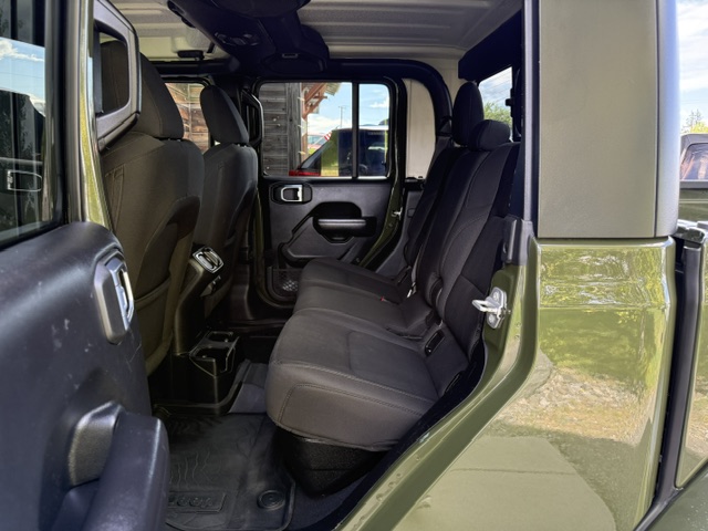 Used 2021 Jeep Gladiator Willys AWD/4WD image 18