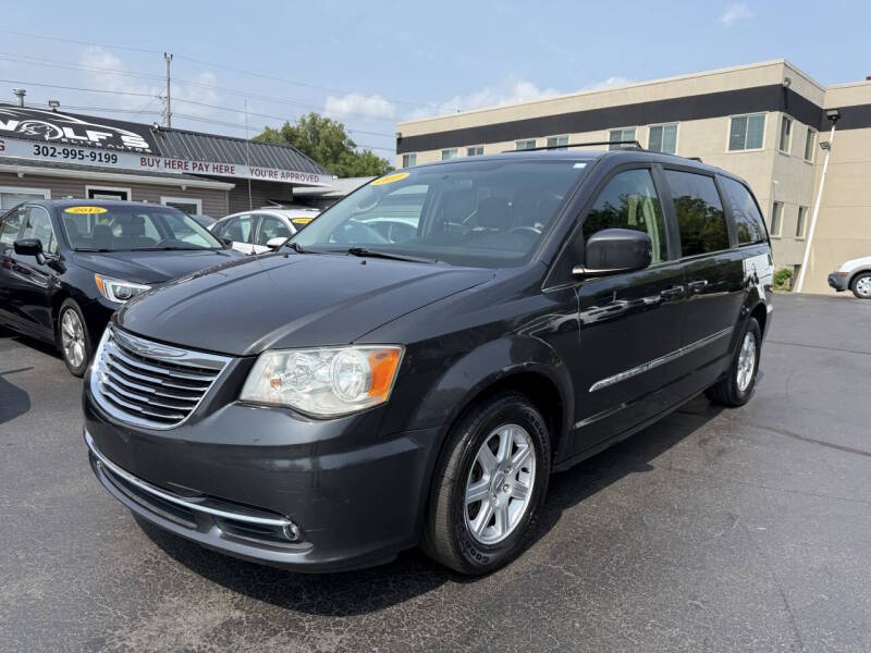 Used 2011 Chrysler Town & Country Touring FWD image 1