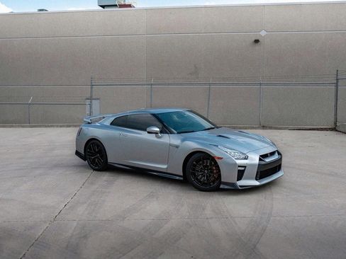 Used 2019 Nissan GT-R Premium AWD/4WD image 4