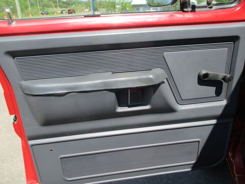 Used 1991 Dodge D/W Truck 150 AWD/4WD image 17