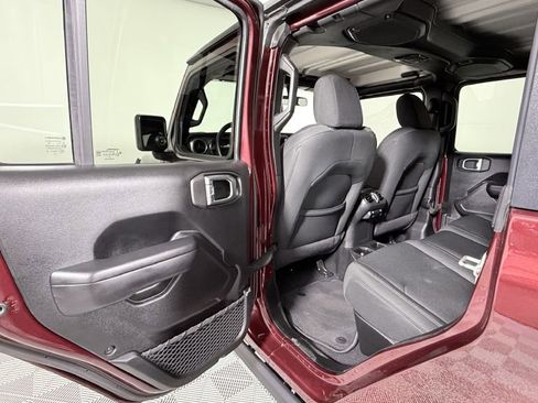 Used 2021 Jeep Gladiator Willys image 21