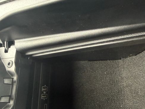 Used 2017 Mercedes-Benz E 300 4MATIC image 13