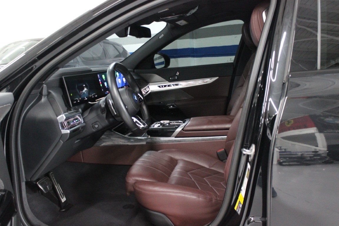 Used 2024 BMW i7 eDrive50 RWD image 17