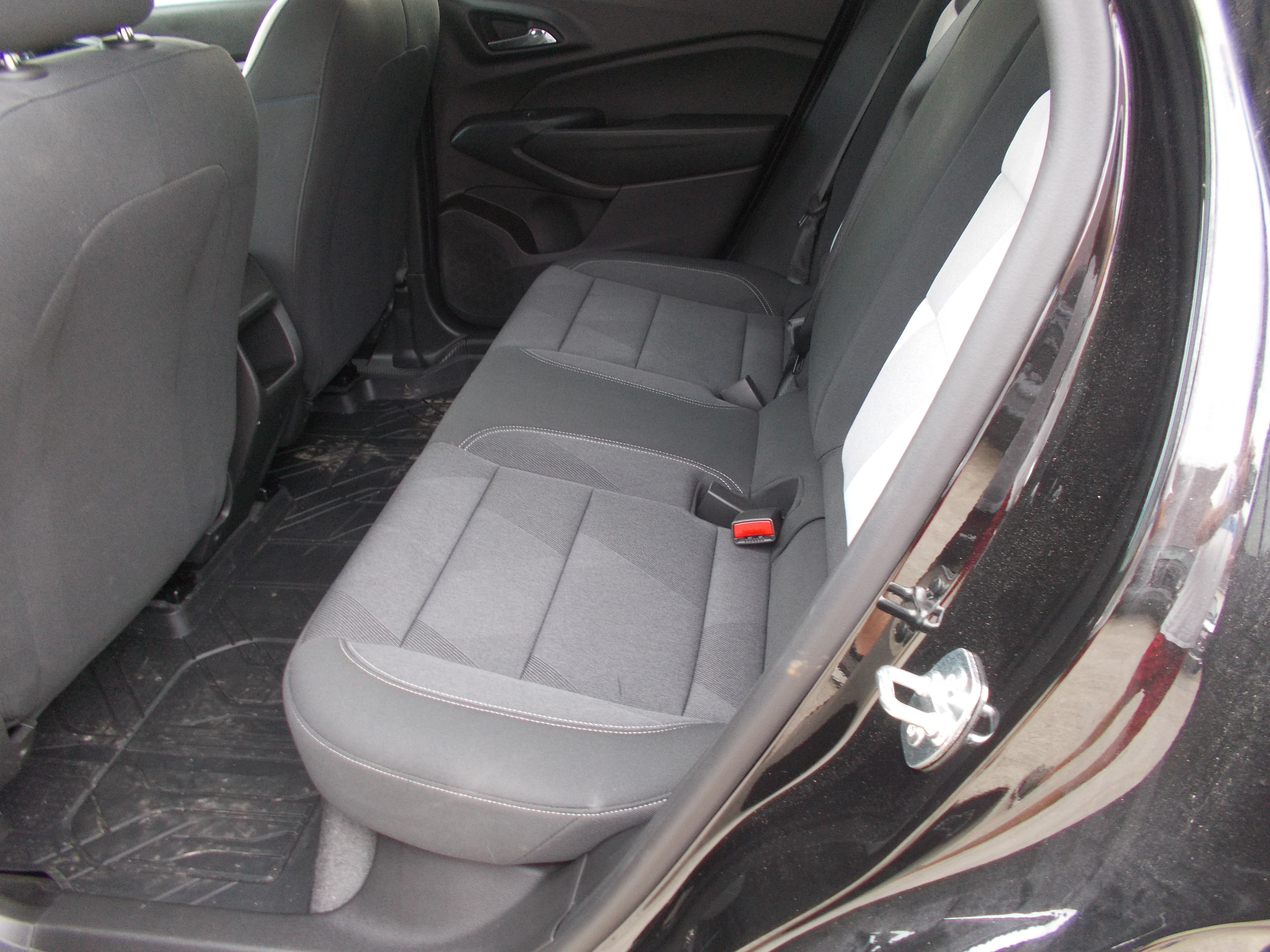 Used 2025 Chevrolet Trax LS FWD image 9