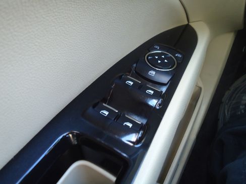 Used 2013 Ford Fusion SE image 16