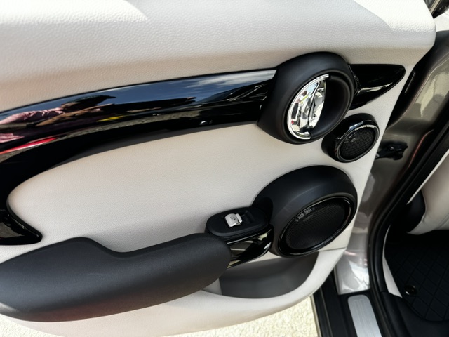 Used 2017 MINI Cooper S 4-Door Hardtop FWD image 11