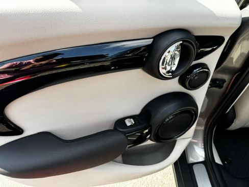 Used 2017 MINI Cooper S 4-Door Hardtop FWD image 11