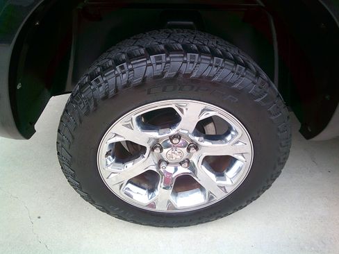 Used 2014 RAM 1500 Laramie AWD/4WD image 28