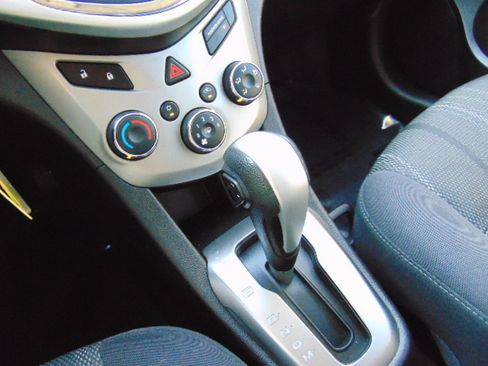 Used 2020 Chevrolet Sonic LT image 18