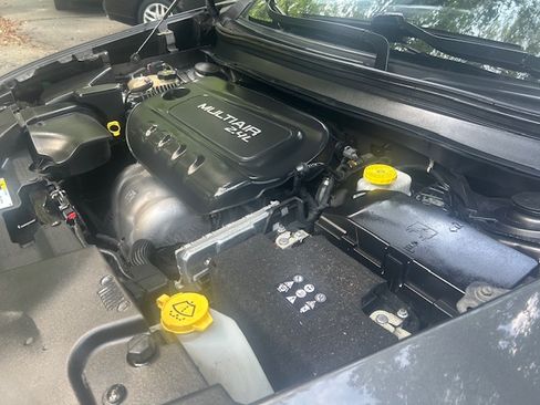 Used 2018 Jeep Cherokee FWD Limited image 29