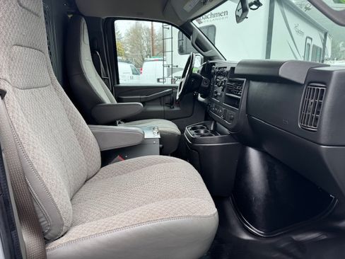 Used 2017 Chevrolet Express 2500 image 19